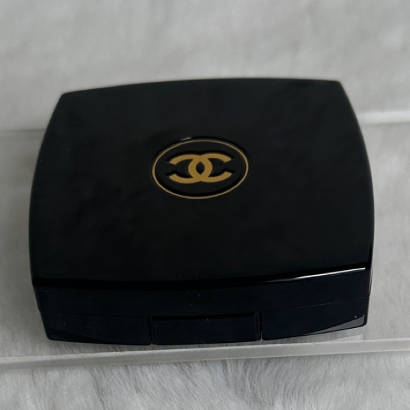 CHANEL Les 4 Ombres “Limited Edition” Eyeshadow Pallet - Picture 4 of 9